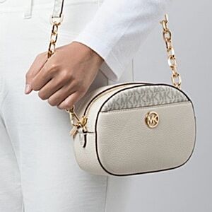 💖HOST PICK💖- NWT- Michael Kors-Jet Set Glam Front Pocket Crossbody Leather Bag